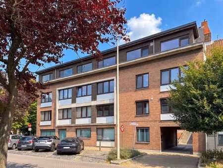 spacieux appartement de 3 chambres  1 salle de bains  94 m²