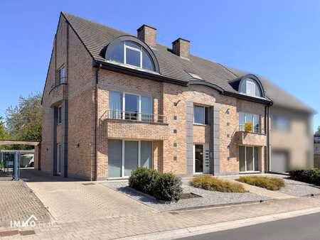 appartement avec terrasse et emplacement de parking!
