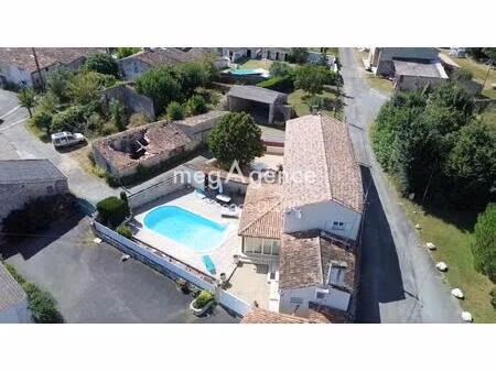 charentaise de charme avec veranda  piscine  garage