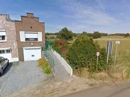 petite maison trois façades à rénover