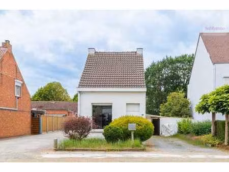 charmante woning met 2 slaapkamers op een perceel van 626...
