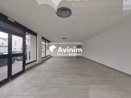 location commerce cannes la bocca 06400 81m²