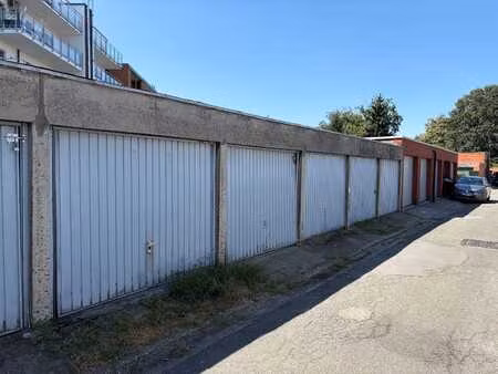 garage aan de stadsrand