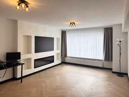 stijlvol gerenoveerd appartement met 2 slaapkamers op cen...