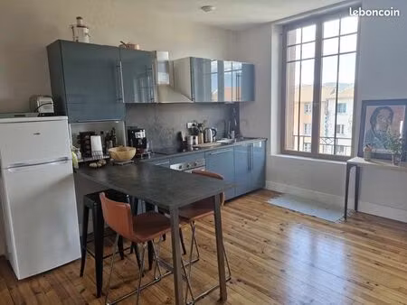 centre ville riom. bel appartement 70m2.très lumineux