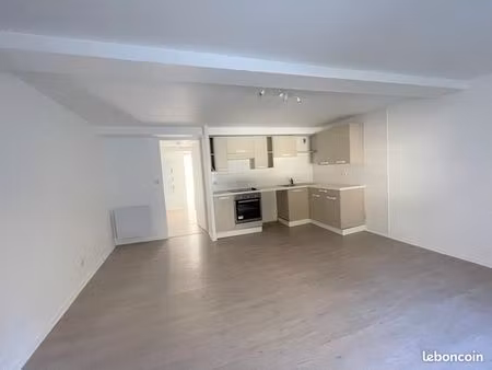 appartement 3 pièces 60 mètres carrés centre-ville voiron