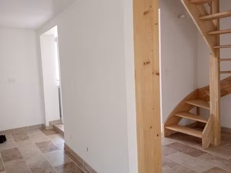 loue belle maison à morestel