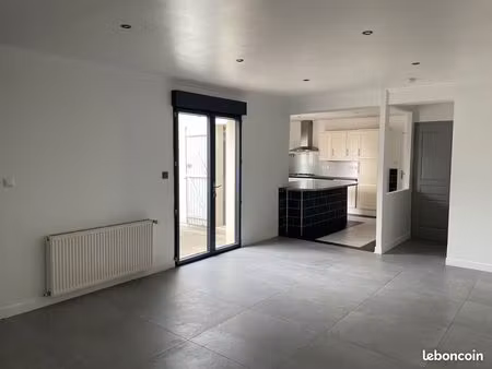 appartement t3 de 80m² situé au rez-de-chaussée d'un immeuble de plain-pied à saint-barthé