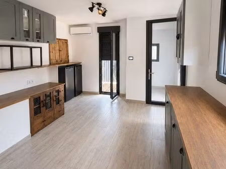 atelier entrepôt / stockage sécurisé 20 m² + cour privative  cabanon métallique 5 m² et st