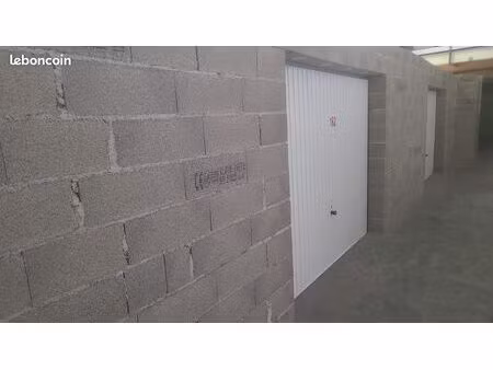 a louer box 100m²