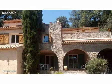 location maison provençale avec jardin et piscine (selon météo)