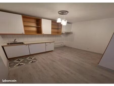 studio 1 pièce 28 m²