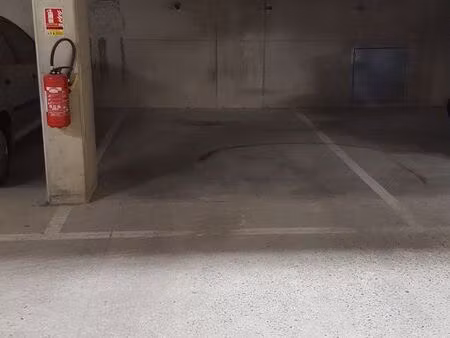 place de parking sous-sol-accès sécurisé-quartier firmis/cité de l’espace
