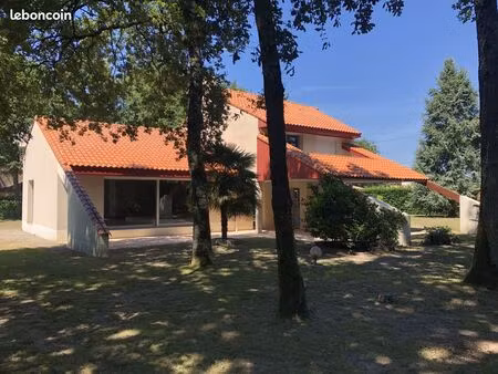propriété 6 pièces 193 m²