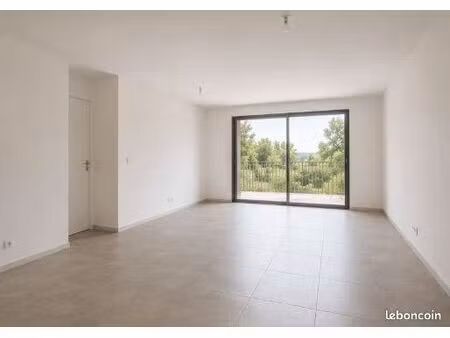appartement t2 40 m2   avec jardinet privatif