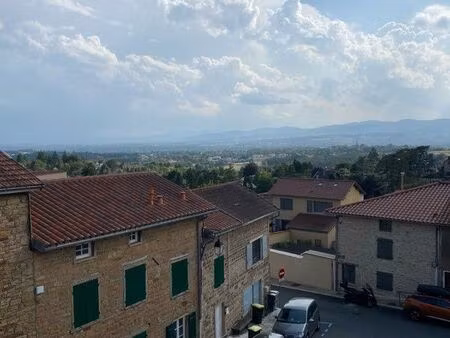 dardilly-le-haut — charmant t3 rénové  en plein cœur du village