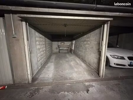 parking 12 m² lyon