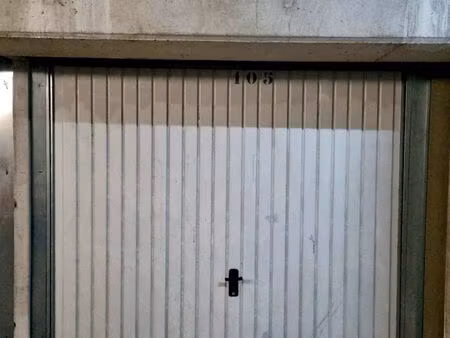 box/garage 31 m2 proche place castellane