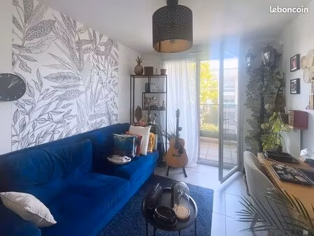 t2 avec balcon  garage et dpe c – limite francheville / craponne