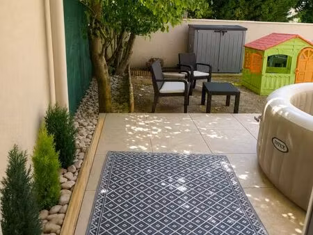 superbe t2 (43m²) en rez-de-jardin (140m²) + piscine | à 300m de la gare d'ambérieu-en-bug