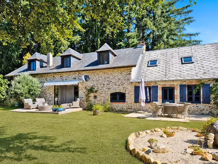 corrèze. peyrissac. maison en pierre avec 3 chambres  gîte en pierre  garage et jardin de 