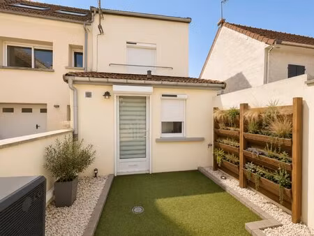 maison 3 pièces + extérieur • entièrement rénovée