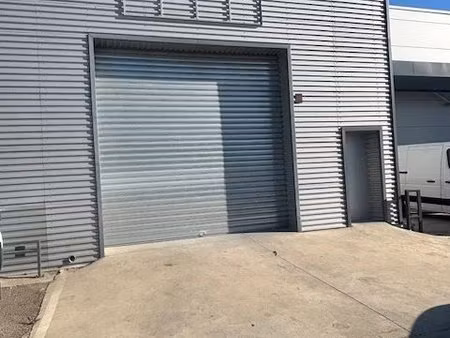 local type hangar 142 m² zone d'activité à borgo