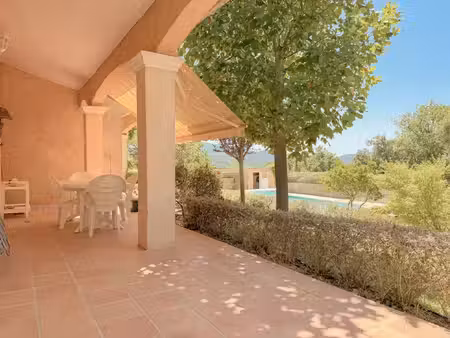collobrières villa de plain-pied de 142 m2 avec piscine et prestations de qualité