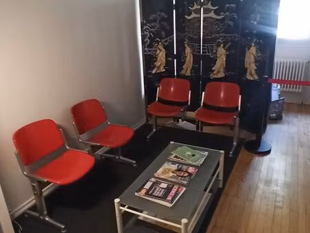 bureau (dans cabinet) à louer