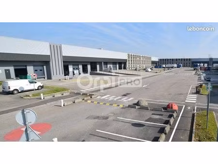 local d'activité 2 408 m²