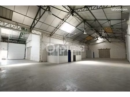 local d'activité 1 431 m²