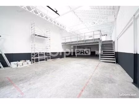 local d'activité 679 m²