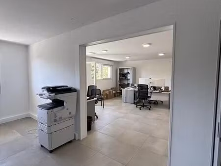 bureau 140 m²