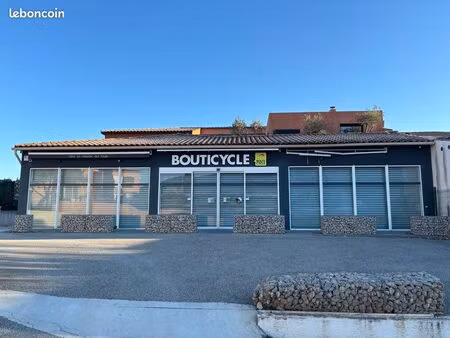 local commercial palette au mois ou à l’année