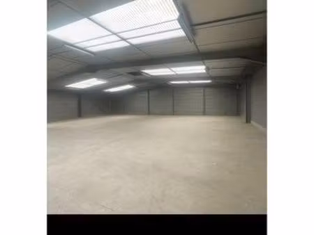 local professionnel 500 m² – entrepôt / stockage / salle de sport – aubagne les paluds