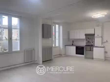 location appartement 2 pièces 61 m² à latillé (86190)