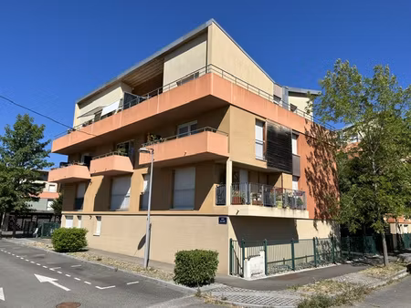t4 de 70m2 avec terrasse de 35m2 et garage