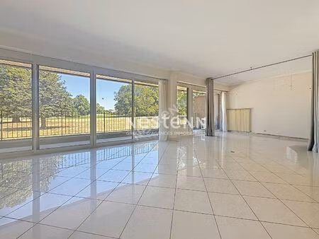appartement 3 pièces à vendre au golf du coudray montceaux - cave et place de parking  rés