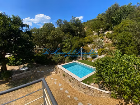 sur la commune de st hippolyte du fort  mas en pierres avec