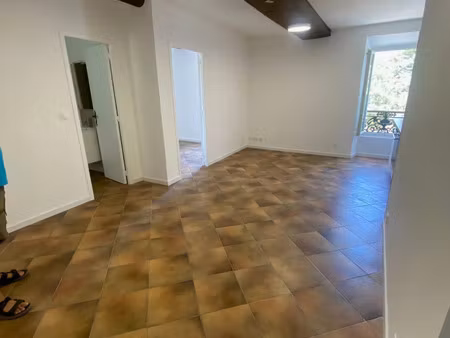 location appartement 2 pièces 35 m² à roquevaire (13360)