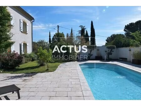 grande villa familiale avec piscine à lamanon