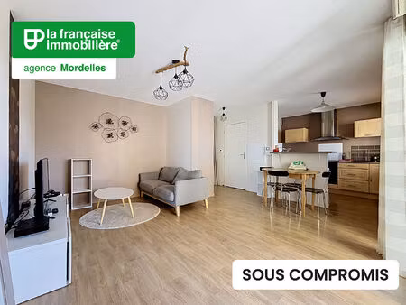 a vendre - vert buisson - t2 avec balcon et place de parking