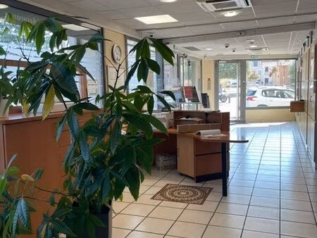 location commerce monteux 84170 251m²