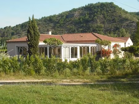 luzech maison contemporaine avec piscine et gîte
