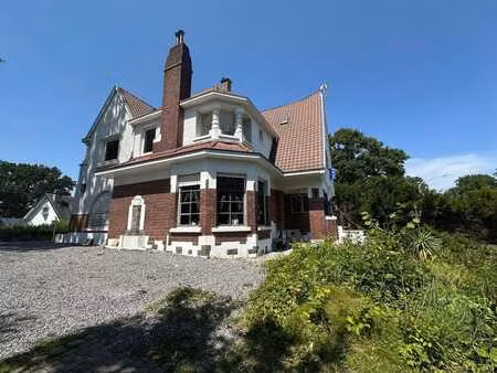loverval – maison de caractère de 300 m² avec 6 chambres – i
