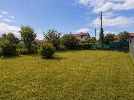 terrain constructible de 590 m² à plaisance-du-touch