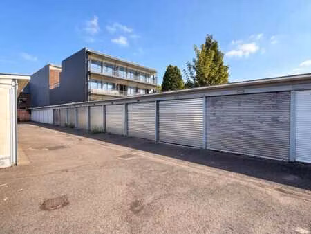 7 garages fermés à vendre  en bloc ou à l'unité - chênée