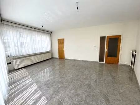 appartement à koningslo dans un petit immeuble sans ascen...