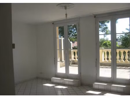 location appartement 2 pièces 40 m² à sens (89100)