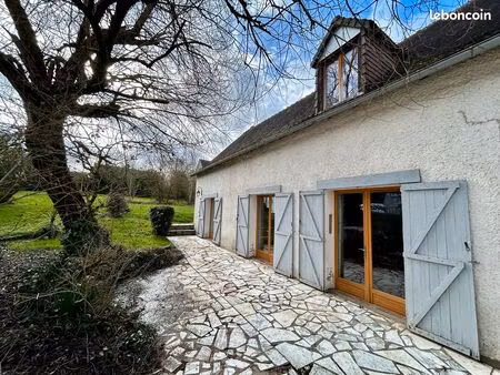 maison ancienne + hangar (350 m2) + terrain (3000 m2) + forêt (9000 m2)
